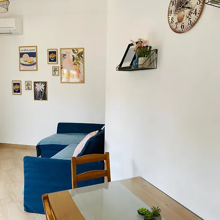 Azure House, Spacious And Bright, 1' To Metro-2